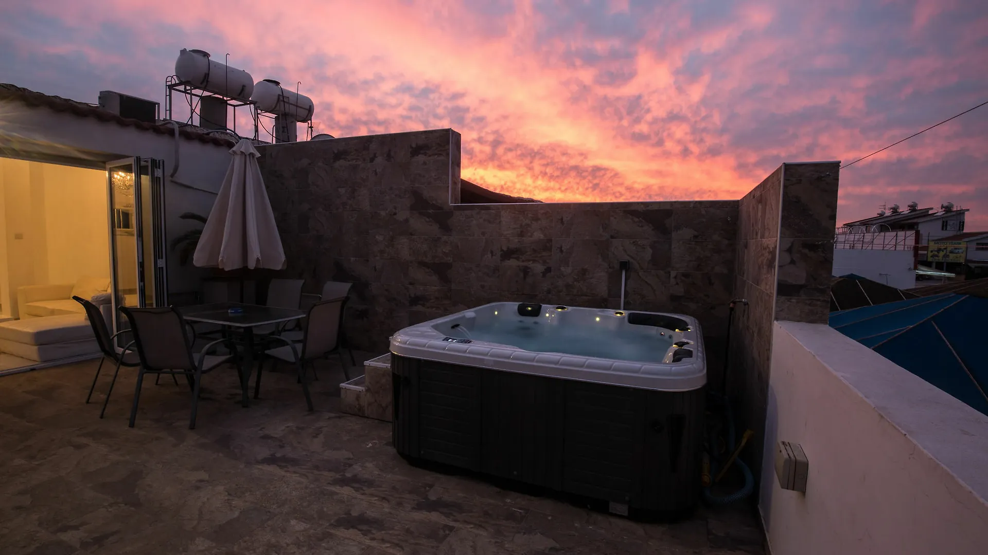 Tnk Luxury Suites Ajía Nápa Ciprus