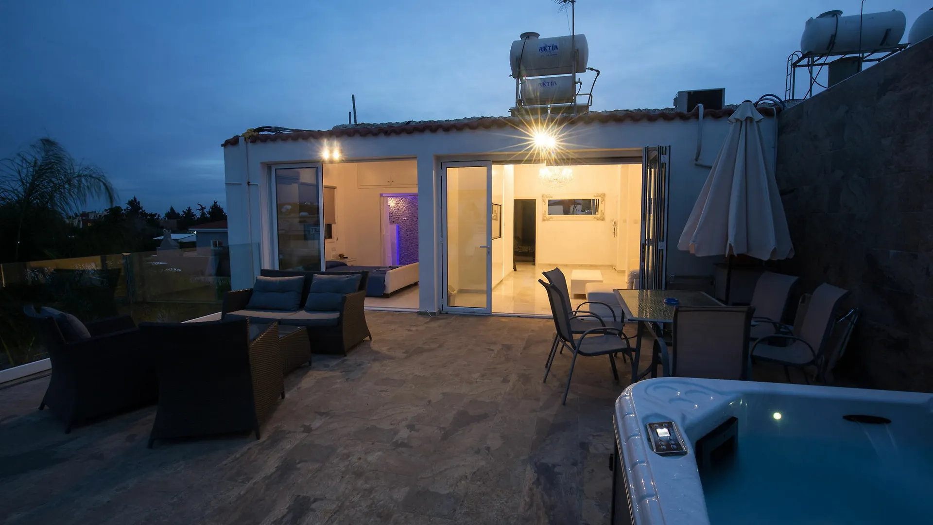 Tnk Luxury Suites Ajía Nápa 0*,  Ciprus