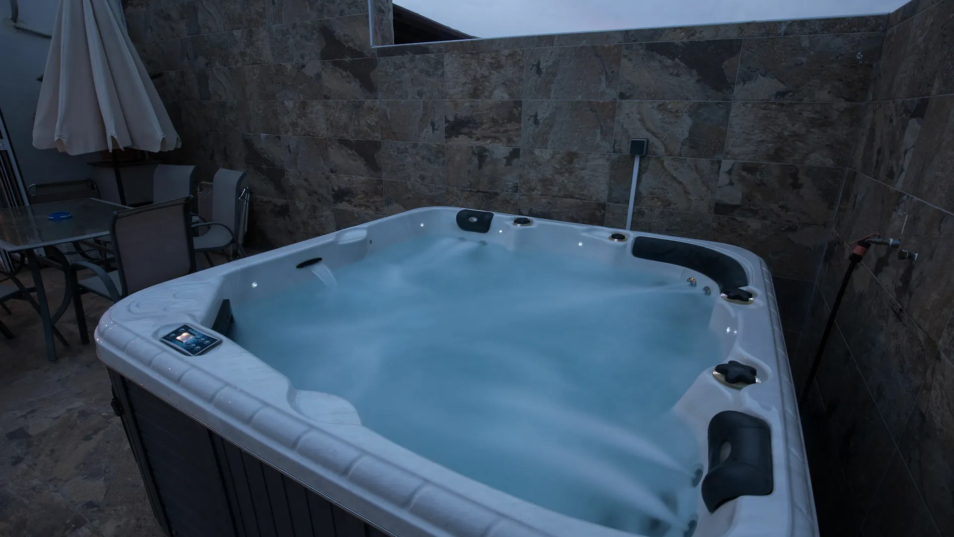 Tnk Luxury Suites Ayia Napa
